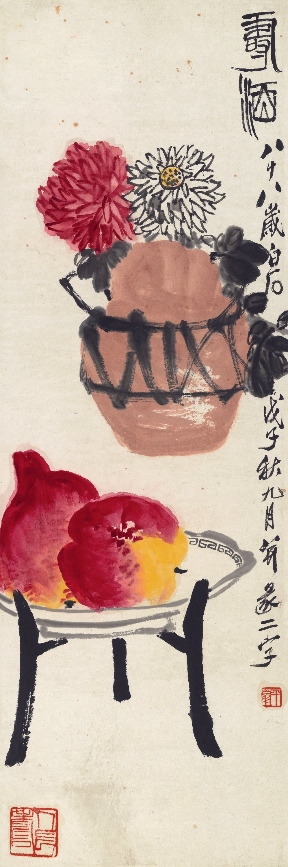 花鸟画 - 菊花与桃 - 花瓶菊花旁盘中双桃 
