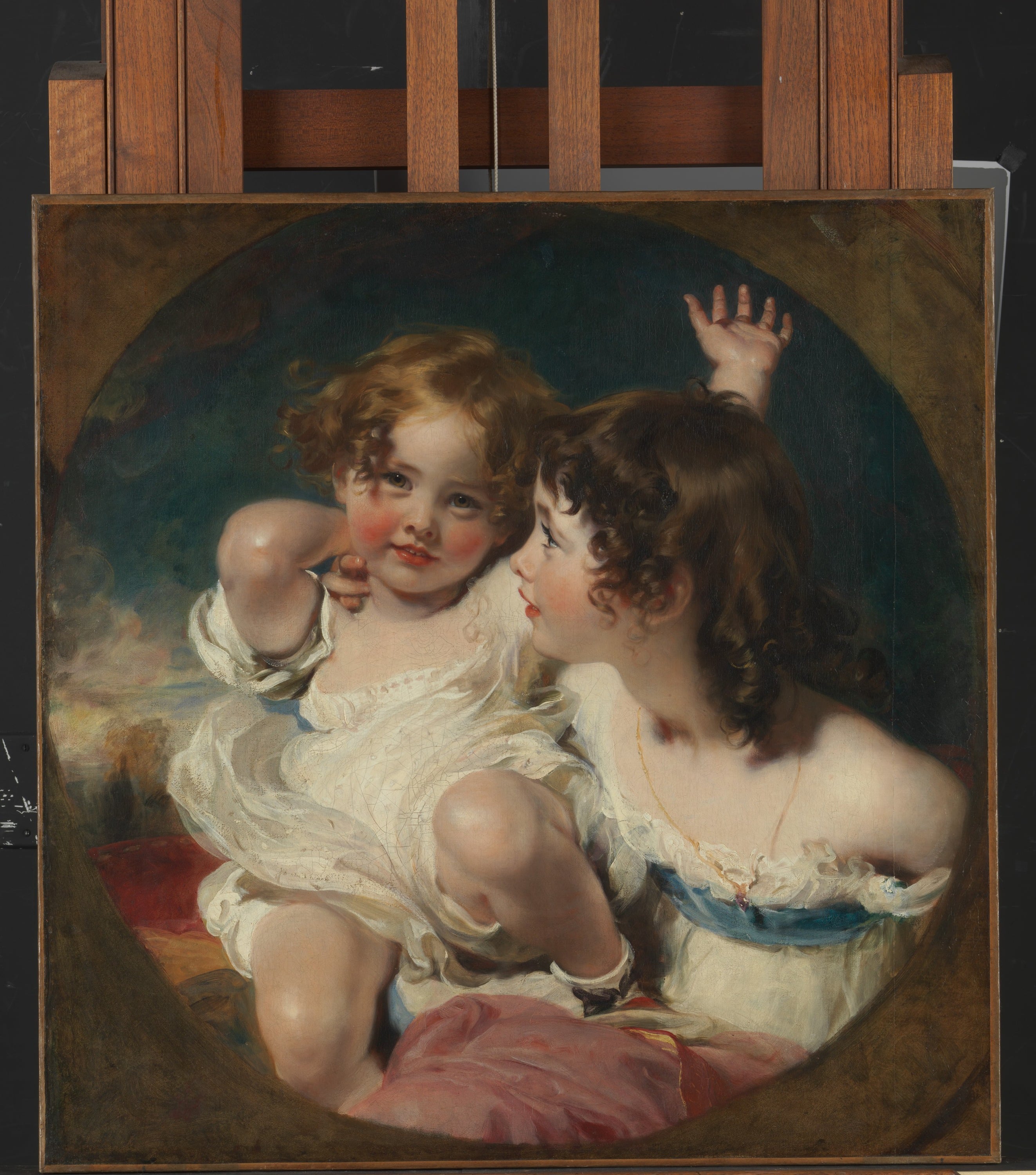 儿童纯真表现主题 - 未知 - 展现孩童间纯真亲昵瞬间 