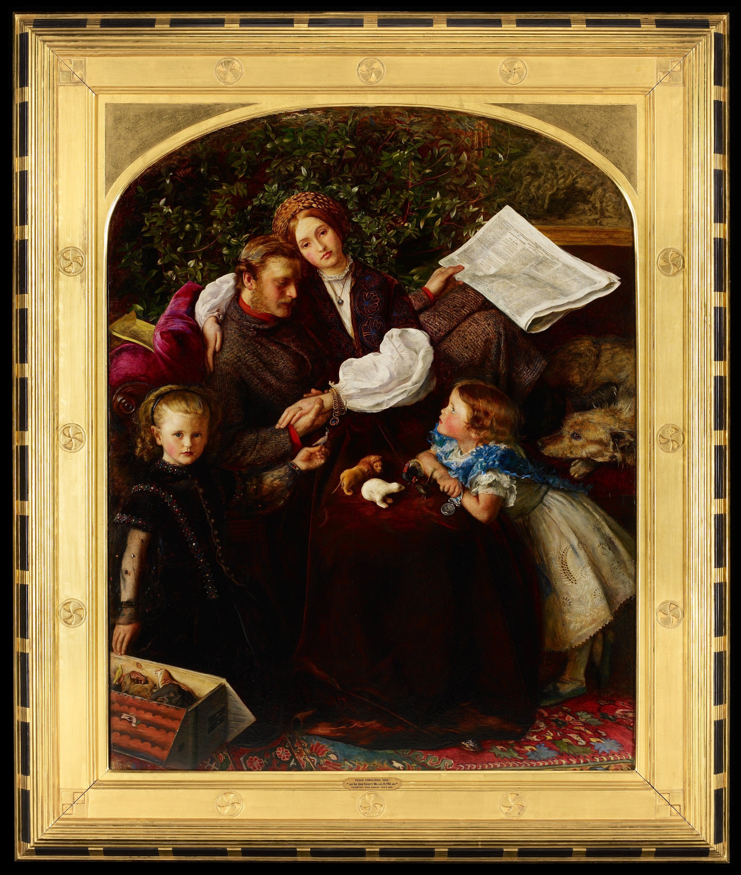 人物情感表达主题 - 无具体名字 - 展现家庭温馨亲密瞬间 