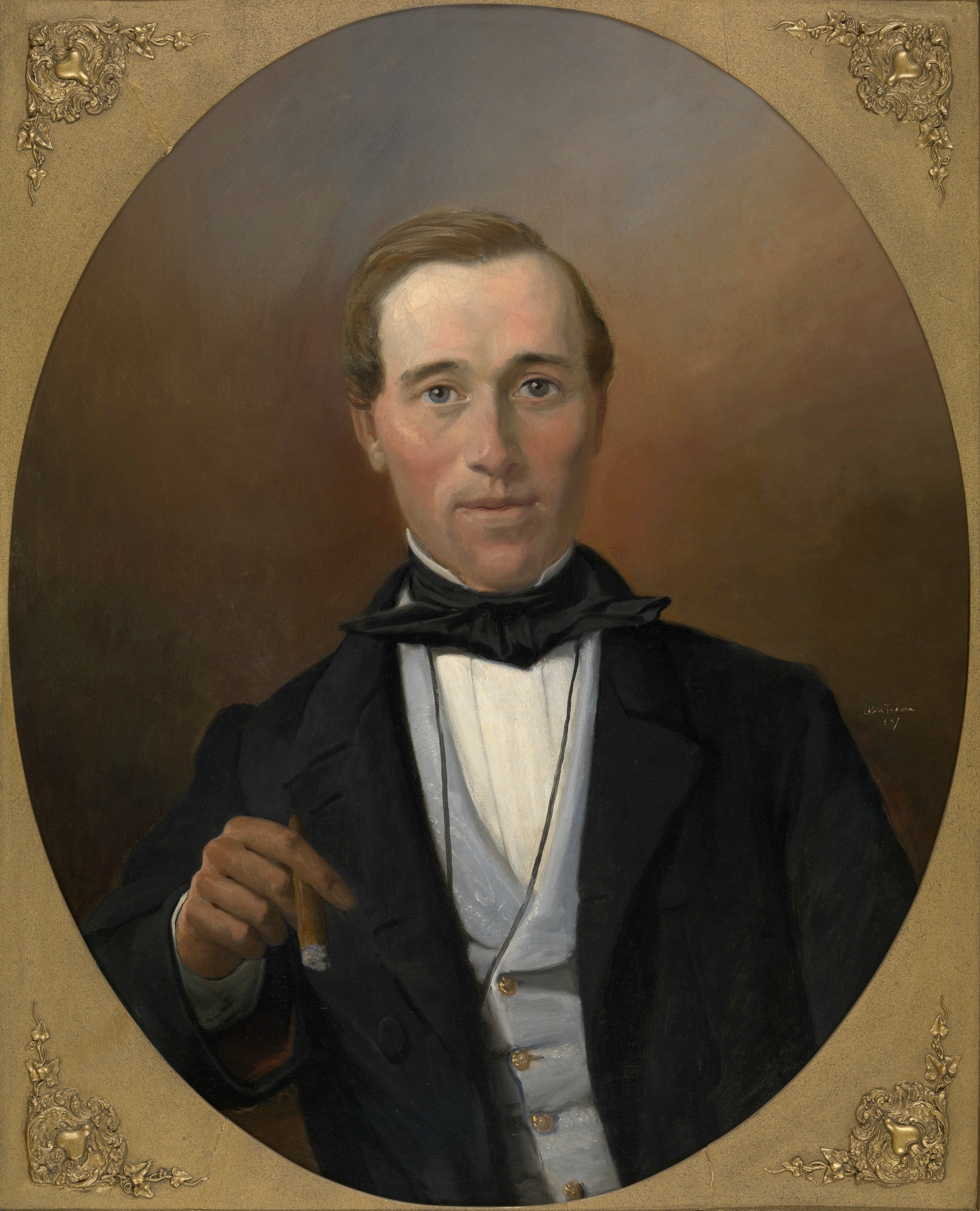 人物优雅姿态主题 - 男子持物肖像 - 男子着正装优雅持物 